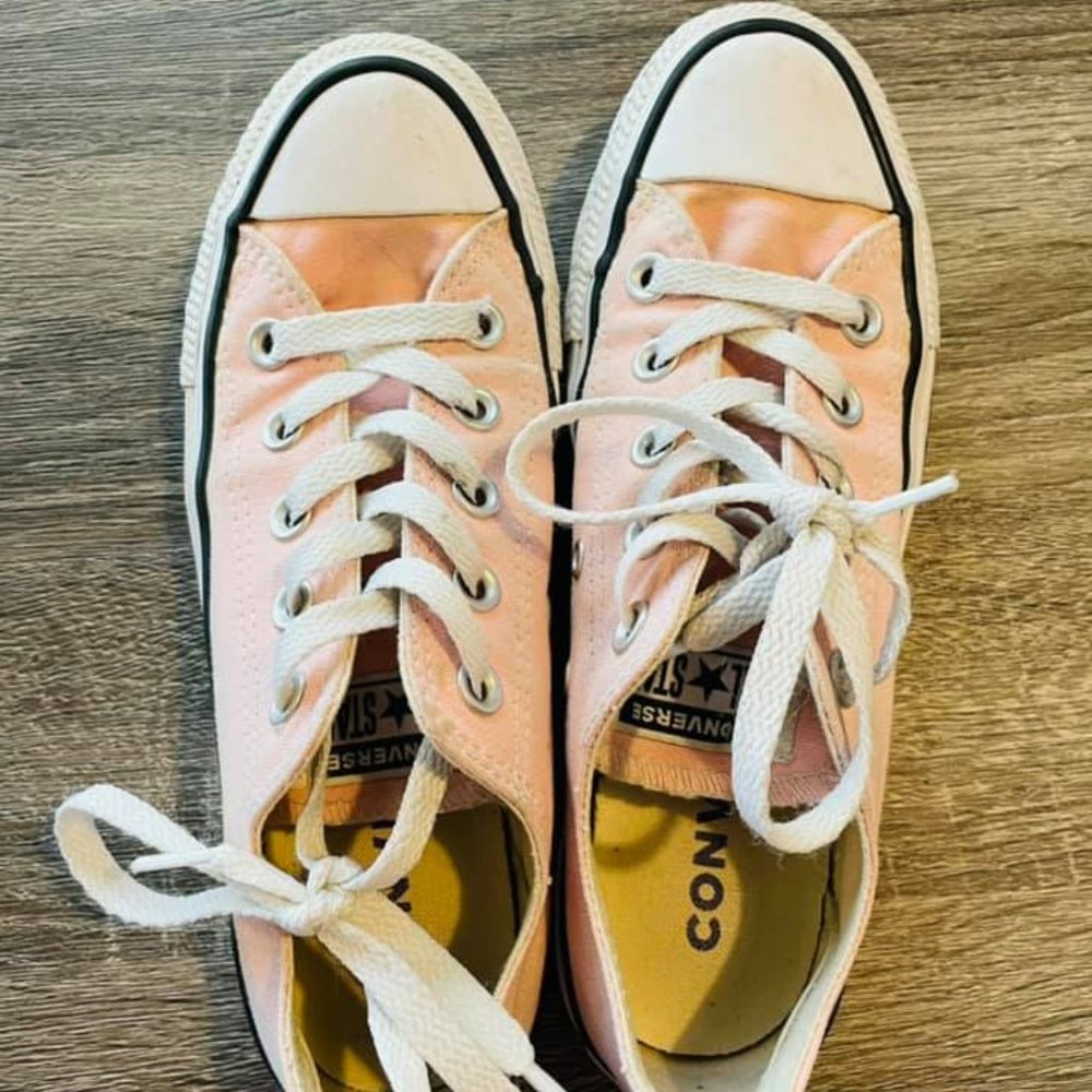 Converse low top pink sneakers tennis shoes 5.5